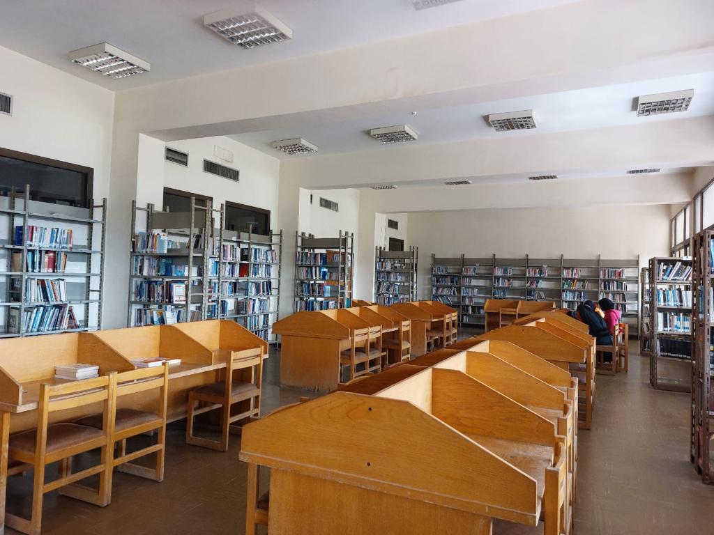 قاعة كتب5